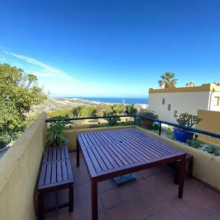 בית נופש 3 Bedroom With Amazing Views & Outdoor Spaces מנילבה