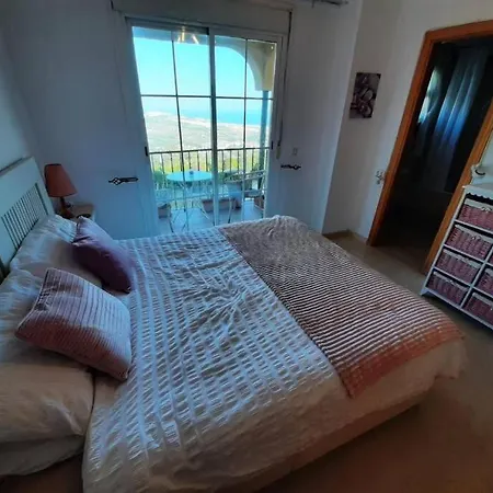 3 Bedroom With Amazing Views & Outdoor Spaces *